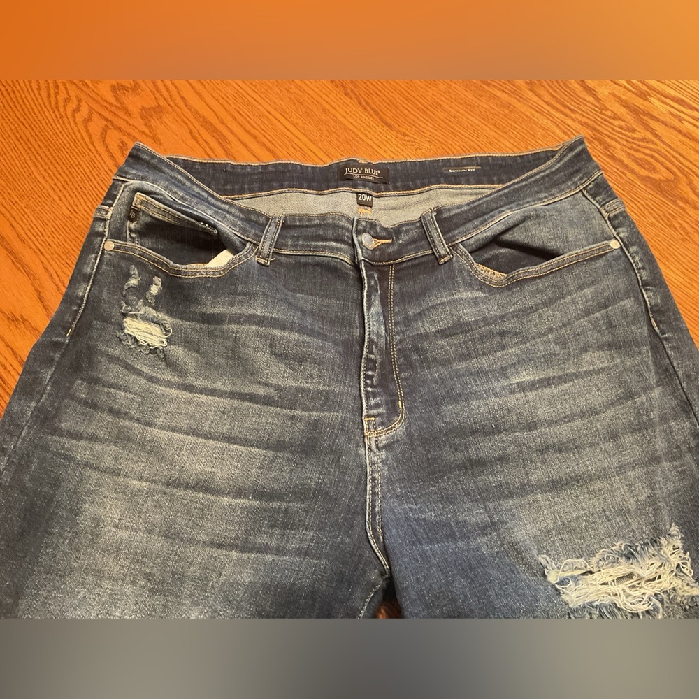 Soft stretchy Judy Blue distressed Jeans 
Never worn